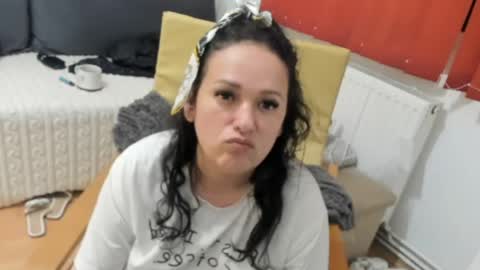 Snapshot of mia_petra chatting on June 2026 06:22:02 PM PETRA online show from June 2026 06:22:02 PM