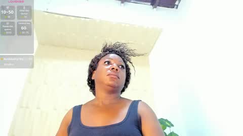 Snapshot of mia_pineda chatting on May 2026 09:28:01 AM Mariana online show from May 2026 09:28:01 AM