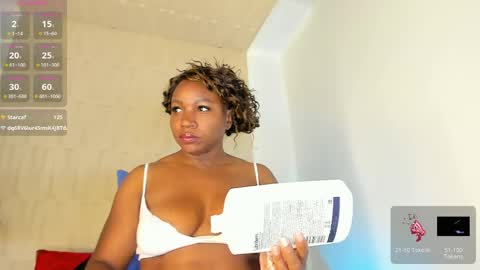 Snapshot of mia_pineda chatting on June 2026 07:27:02 PM Mariana online show from June 2026 07:27:02 PM