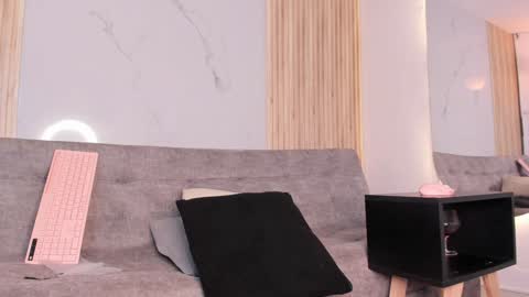 Snapshot of mia_ravenn chatting on December 2024 12:50:01 AM Mia online show from December 2024 12:50:01 AM