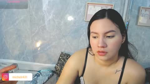 mia reys online show from February 2026 02:11:02 PM