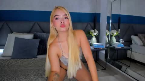 Snapshot of mia_roswell chatting on September 2025 01:42:02 AM MIA  online show from September 2025 01:42:02 AM