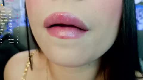 Mia online show from December 2025 12:09:02 AM