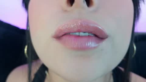 Snapshot of mia_roux1 chatting on May 2026 10:49:02 PM Mia online show from May 2026 10:49:02 PM