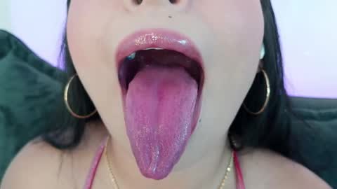 Snapshot of mia_roux1 chatting on May 2026 10:39:01 PM Mia online show from May 2026 10:39:01 PM