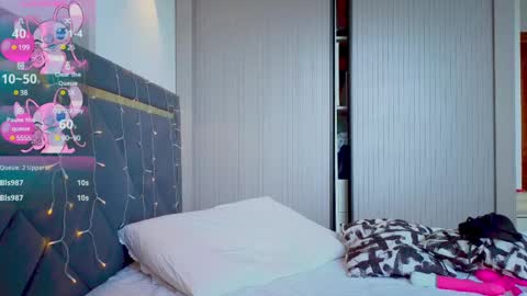 Mia online show from March 2025 09:51:01 AM