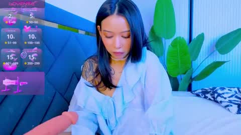 Snapshot of mia_sirenia chatting on April 2026 08:28:02 AM Mia online show from April 2026 08:28:02 AM