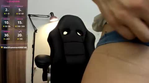 Mia online show from January 2026 12:09:02 PM