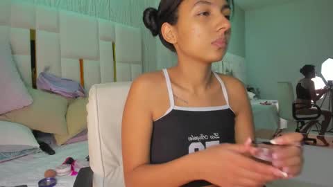 mia_vy online show from February 2026 03:07:01 AM