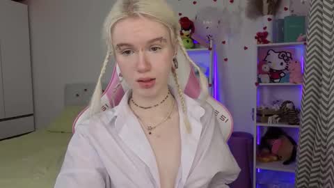 Mia online show from February 2026 03:18:01 AM