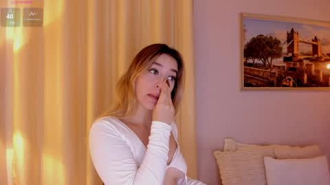 Mia White  online show from April 2026 01:16:02 PM