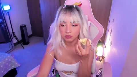 mia  nicolle online show from January 2026 12:01:02 AM