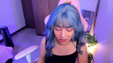 mia  nicolle online show from April 2026 01:44:01 AM