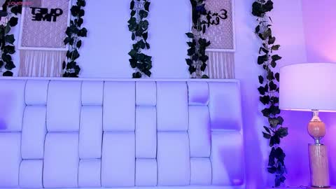 Mia online show from March 2026 12:43:02 PM