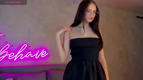 Mia online show from February 2026 09:49:02 AM