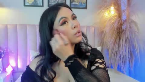 Mia online show from January 2026 03:32:01 AM