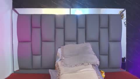 Mia online show from January 2026 12:11:01 PM