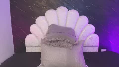 Mia online show from March 2026 12:10:02 PM