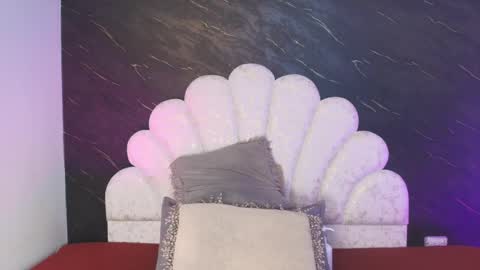 Mia online show from April 2026 12:06:02 PM