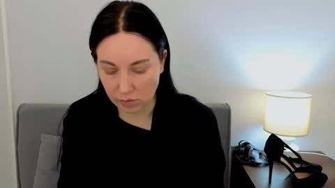 Mia online show from March 2026 04:32:02 PM