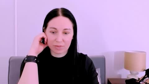 Mia online show from April 2026 03:39:02 PM