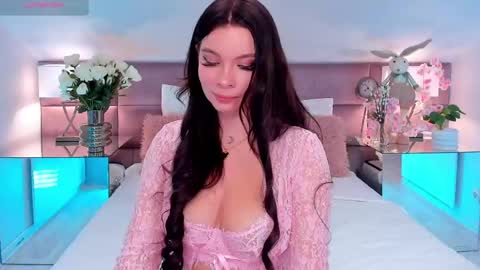 Mia online show from April 2026 12:34:02 PM