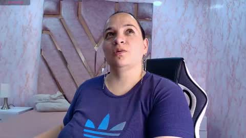 Im Miss Mia online show from December 2025 08:36:02 PM