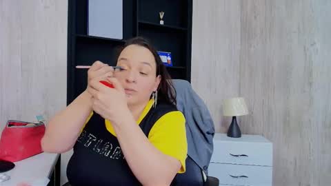 Im Miss Mia online show from December 2025 07:44:01 PM