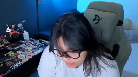 Mia online show from May 2026 02:20:02 AM