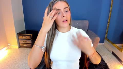 MiaCarper online show from January 2025 12:01:01 AM