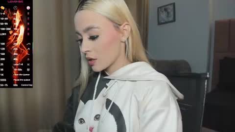 Snapshot of miacarperrlux chatting on June 2026 09:26:01 PM MiaCarper online show from June 2026 09:26:01 PM