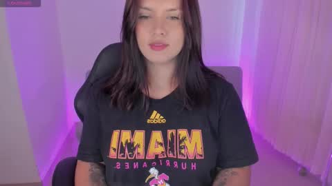 Mia online show from October 2025 09:14:01 PM