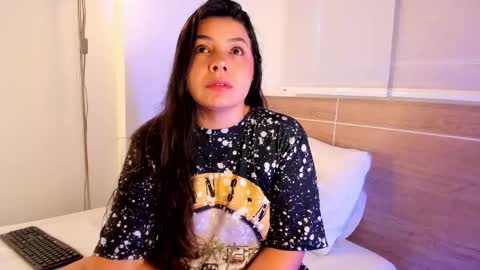 Snapshot of miadanielss chatting on May 2026 12:35:02 PM IG Yojanagomez online show from May 2026 12:35:02 PM