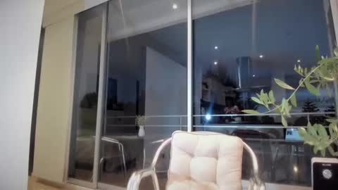 Mia online show from November 2025 11:04:02 PM