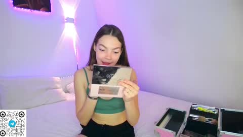 Snapshot of miafiora chatting on May 2026 01:11:02 AM Mia online show from May 2026 01:11:02 AM
