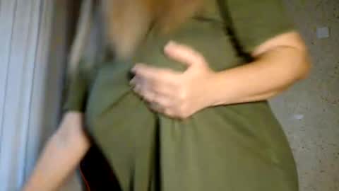 Snapshot of miafoxisja chatting on May 2026 02:33:01 PM MiaFoxisJa online show from May 2026 02:33:01 PM