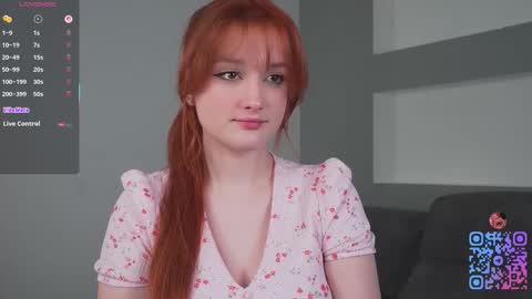 Mia online show from November 2025 01:11:02 PM