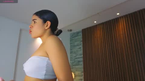 miagomezx online show from February 2026 02:26:01 PM