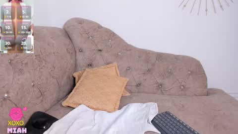 Miah Collins online show from December 2025 07:15:02 AM