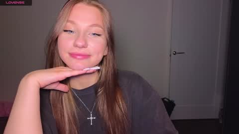 Snapshot of miakeler chatting on February 2025 10:01:01 PM milanaaaa online show from February 2025 10:01:01 PM