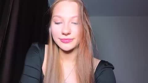 Snapshot of miakeler chatting on February 2025 09:54:01 PM milanaaaa online show from February 2025 09:54:01 PM