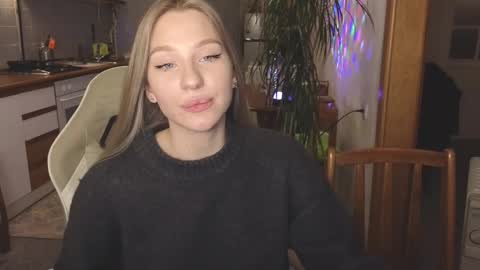 Snapshot of miakeler chatting on March 2025 05:00:02 PM milanaaaa online show from March 2025 05:00:02 PM