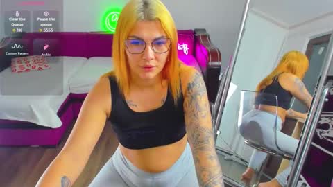 Mia Kittyy online show from November 2025 01:37:02 AM