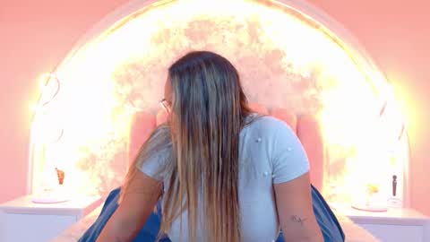 Mia online show from March 2026 03:09:02 AM