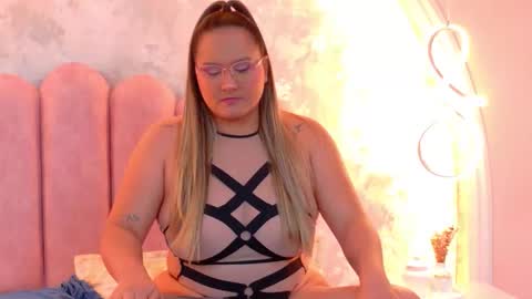 Mia online show from April 2026 05:08:01 AM