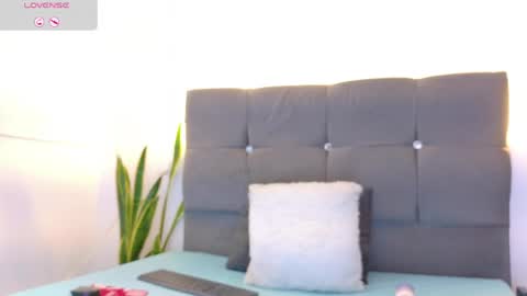 Snapshot of miamackleyn_ chatting on May 2026 01:41:01 PM MIA online show from May 2026 01:41:01 PM