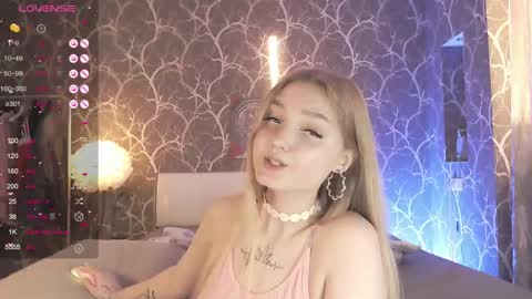 Snapshot of miamiameow chatting on May 2026 04:45:01 PM Mia online show from May 2026 04:45:01 PM