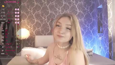 Snapshot of miamiameow chatting on May 2026 02:55:01 PM Mia online show from May 2026 02:55:01 PM