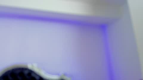 Mia   -5 7001400 Follow  online show from January 2025 04:15:01 PM