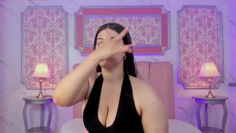 Mia   -5 7001400 Follow  online show from March 2025 12:33:02 PM